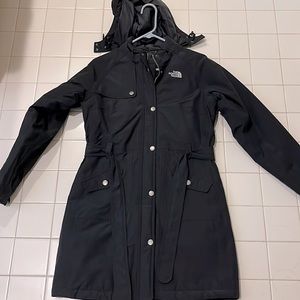 LIKE NEW! The North Face. Raincoats/windbreaker